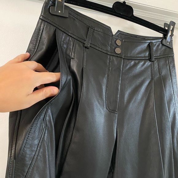 BCBGMAXAZRIA RUNWAY "THE CARSON"  LEATHER SHORT - Picture 9 of 13